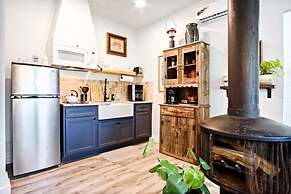 Rustic Studio Rain Shower 3min-asian Dist