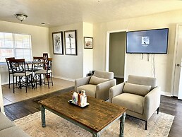 2 brs House With Fenced Yard Near the ZOO