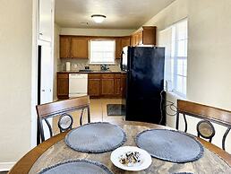 2 brs House With Fenced Yard Near the ZOO