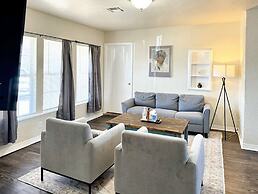 2 brs House With Fenced Yard Near the ZOO