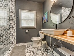 2BR Stylish Retreat in Midtown