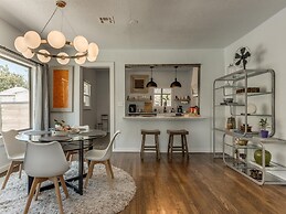 2BR Stylish Retreat in Midtown