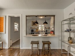 2BR Stylish Retreat in Midtown