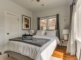 2BR Stylish Retreat in Midtown