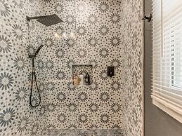 2BR Stylish Retreat in Midtown