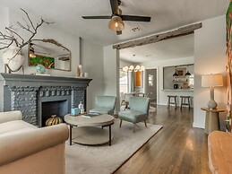 2BR Stylish Retreat in Midtown