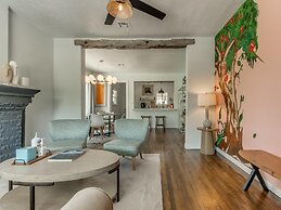 2BR Stylish Retreat in Midtown