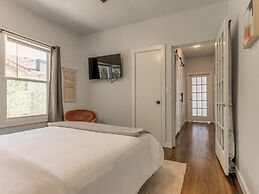 2BR Stylish Retreat in Midtown