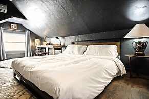 3-story 6-bedroom 4 Bathrooms 3min-asian Dist