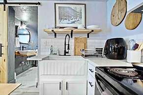 3-story 6-bedroom 4 Bathrooms 3min-asian Dist