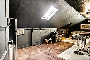 3-story 6-bedroom 4 Bathrooms 3min-asian Dist