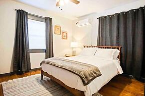 3-story 6-bedroom 4 Bathrooms 3min-asian Dist