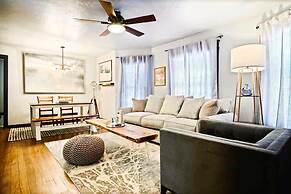 3-story 6-bedroom 4 Bathrooms 3min-asian Dist