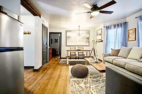 3-story 6-bedroom 4 Bathrooms 3min-asian Dist