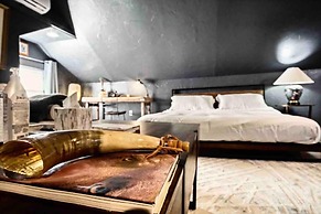 3-story 6-bedroom 4 Bathrooms 3min-asian Dist