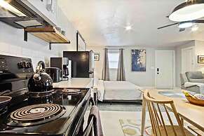 3-story 6-bedroom 4 Bathrooms 3min-asian Dist