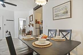 3-story 6-bedroom 4 Bathrooms 3min-asian Dist