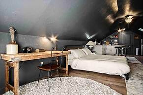 3-story 6-bedroom 4 Bathrooms 3min-asian Dist