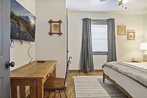 3-story 6-bedroom 4 Bathrooms 3min-asian Dist