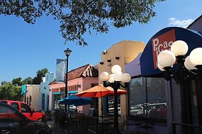 3-story 6-bedroom 4 Bathrooms 3min-asian Dist