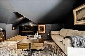 3-story 6-bedroom 4 Bathrooms 3min-asian Dist