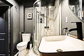 3-story 6-bedroom 4 Bathrooms 3min-asian Dist