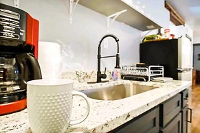 3-story 6-bedroom 4 Bathrooms 3min-asian Dist