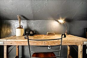 3-story 6-bedroom 4 Bathrooms 3min-asian Dist