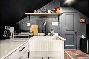 3-story 6-bedroom 4 Bathrooms 3min-asian Dist