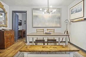 3-story 6-bedroom 4 Bathrooms 3min-asian Dist