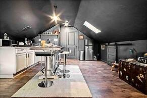 3-story 6-bedroom 4 Bathrooms 3min-asian Dist