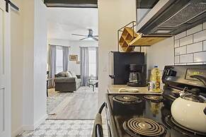 3-story 6-bedroom 4 Bathrooms 3min-asian Dist