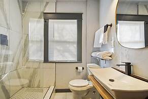 3-story 6-bedroom 4 Bathrooms 3min-asian Dist