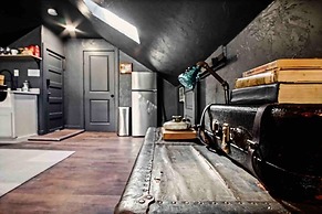 3-story 6-bedroom 4 Bathrooms 3min-asian Dist