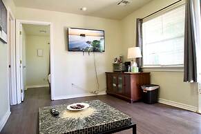 Cozy Home- Zoos Museums Fun Step From Your Door