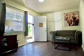 Cozy Home- Zoos Museums Fun Step From Your Door