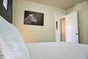 Cozy Home- Zoos Museums Fun Step From Your Door