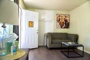 Cozy Home- Zoos Museums Fun Step From Your Door