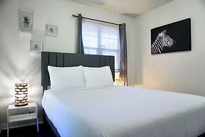 Cozy Home- Zoos Museums Fun Step From Your Door