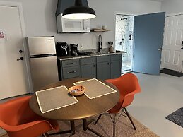 Bright Trendy Studio 9min to Asia District