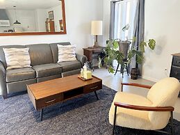 Bright Trendy Studio 9min to Asia District