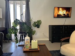 Bright Trendy Studio 9min to Asia District