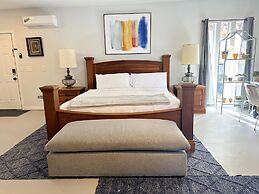 Bright Trendy Studio 9min to Asia District