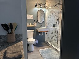 Bright Trendy Studio 9min to Asia District