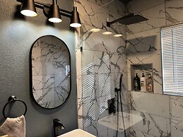 Bright Trendy Studio 9min to Asia District