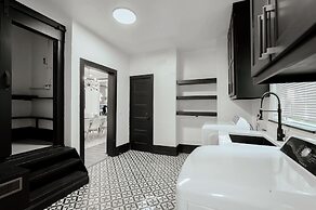 Cozy 6BR Home Near Plaza Dist -sleeps 15