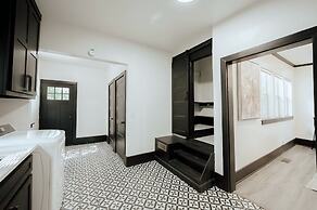 Cozy 6BR Home Near Plaza Dist -sleeps 15
