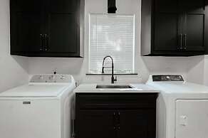Cozy 6BR Home Near Plaza Dist -sleeps 15