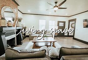 Cozy 6BR Home Near Plaza Dist -sleeps 15