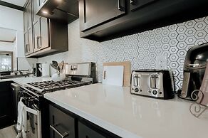 Cozy 6BR Home Near Plaza Dist -sleeps 15
